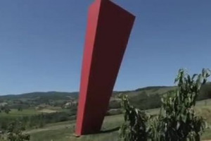 Il binomio tra arte e vino si arricchisce dell&rsquo;incontro tra due grandi nomi: la famiglia Lunelli ed Arnaldo Pomodoro, insieme nella nuova cantina di Tenuta Castelbuono a Montefalco, il celebre &lsquo;&lsquo;Carapace&rsquo;&rsquo;